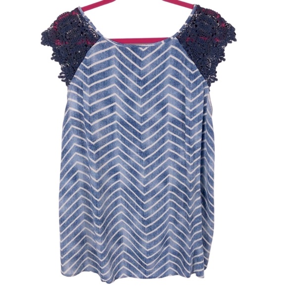 Love On A Hanger Blue Chevron Hi Lo Crocheted Cap Sleeve Blouse Plus Size 2X - Picture 5 of 13